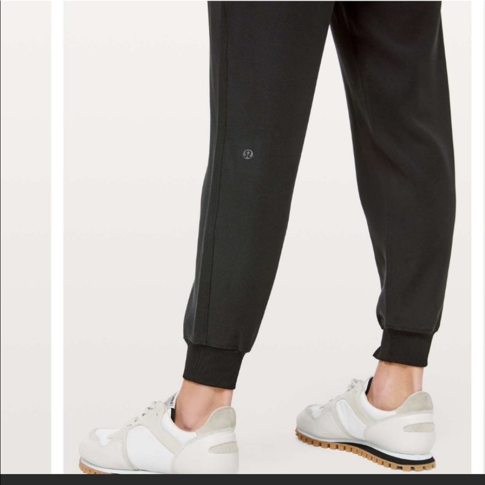 Lululemon On the Fly Jogger 28" 
Woven - Picture 6 of 13